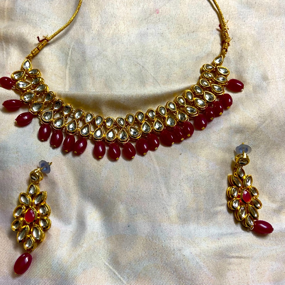 Beautiful Ruby and kudan choker necklace set, imitation jewelry.